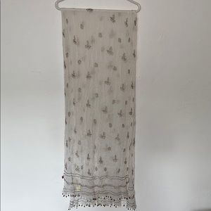 Chiffon scarf with breading details